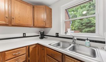 2 Cortland Cir, Bangor, ME 04401