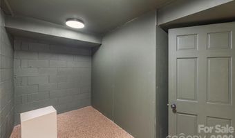 35 McKinney Rd, Asheville, NC 28805