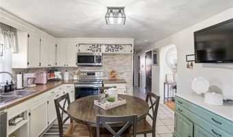 514 Killingly St, Johnston, RI 02919