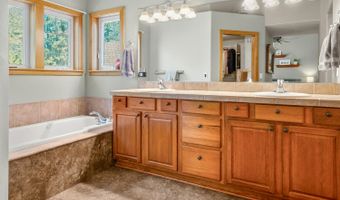 335 NW 17th St, Bend, OR 97701