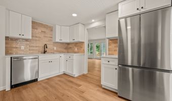 18 Grove Rd, Cromwell, CT 06416