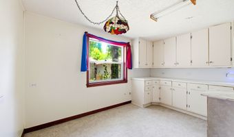 34 7th St, Apalachicola, FL 32320