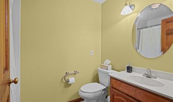 13 Sunnyside Dr, Cumberland, RI 02864
