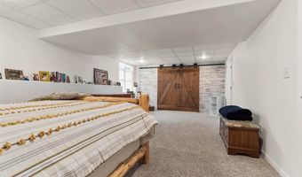 5709 Oak Crest Hill Rd SE, Riverside, IA 52327