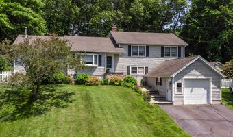 31 Wildwood Dr, Branford, CT 06405