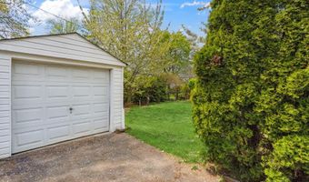 44 Netz Pl, Albertson, NY 11507