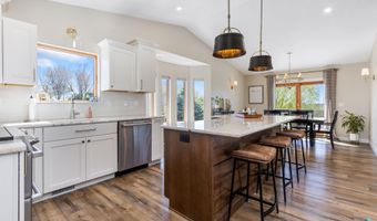 8409 Sunset Cir, Brandon, SD 57005