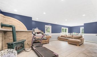 291 Old Oxford Rd, North Smithfield, RI 02896