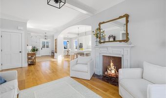 131 Eustis Ave, Newport, RI 02840