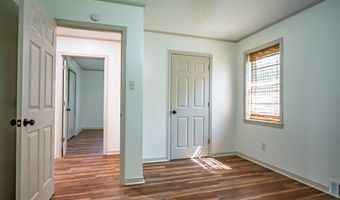 203 James St, Batesville, MS 38606