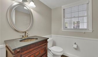 835 Lakeshore Dr NW, Berkeley Lake, GA 30096