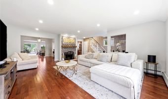 12 S Bay Ave, Amityville, NY 11701