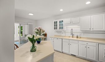 9 Blue Meadow Ct 9, Bourne, MA 02532