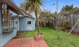 1330 CRISSEY Cir, Brookings, OR 97415