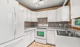 9 Pine Acres Rd, Allenstown, NH 03275