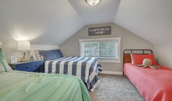 41 Dewey St, Arnolds Park, IA 51331