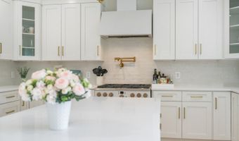 2 Buckingham Rd, Bayonne, NJ 07035