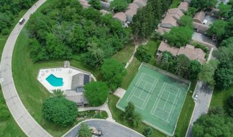 2202 Pine Grove Ct, Ann Arbor, MI 48103