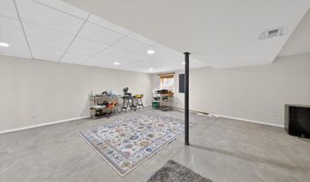 4001 Whitehall Ln, Algonquin, IL 60102