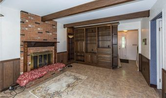 2070 White Pond Dr, Akron, OH 44313