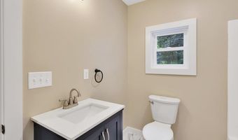 24 Bennington Ct, Burlington, VT 05408