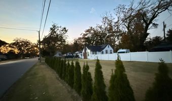 21 Locust Ave, Amityville, NY 11701