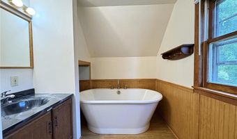 212 4th St NE, Aitkin, MN 56431