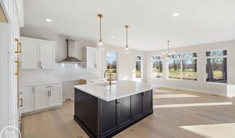 880 Hemlock Dr, Addison, MI 48370