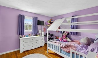 10 Meadowbrook Rd, Auburn, MA 01501