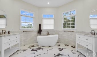 12 Amberwood Cir, Savannah, GA 31405