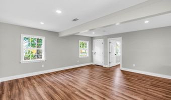 406 Easterbrook St, Bay St. Louis, MS 39520