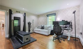 215 Adirondack Dr, East Greenwich, RI 02818