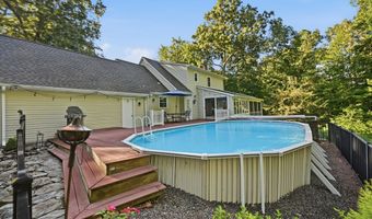 2 Banquo Brae Rd, Brookfield, CT 06804