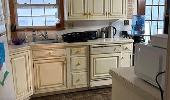 84 N Vivyen St, Bergenfield, NJ 07621