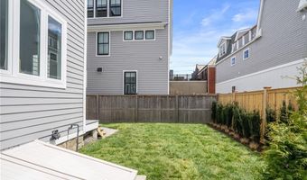 7 Wellington Ave, Newport, RI 02840