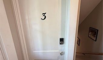 28 Calvert St 3, Newport, RI 02840