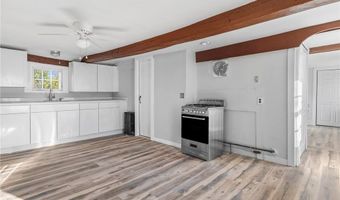 1382 Hope St, Bristol, RI 02809