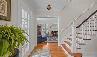 60 Ayrault St, Newport, RI 02840