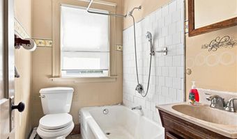 29 E Earle St, Cumberland, RI 02864