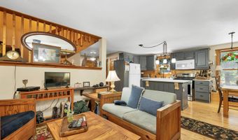 8 New London Dr, Barnstead, NH 03225