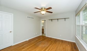693 Woodrun Ct, Ballwin, MO 63021