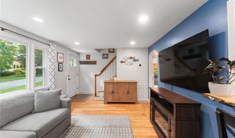 103 Everglade Ave, Warwick, RI 02886