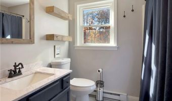 89 Narrow Ln, Charlestown, RI 02813