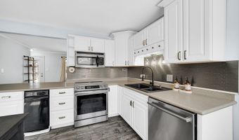 661 W Saint Aubin Dr, Addison, IL 60101