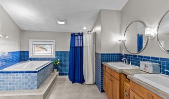 99 Smith St, Bristol, RI 02809