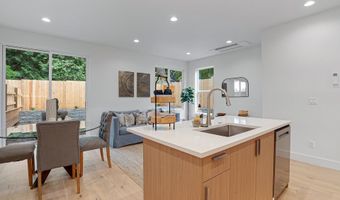 5069 SE KING Rd B, Milwaukie, OR 97222