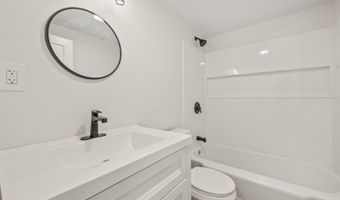 18 Grove Rd, Cromwell, CT 06416