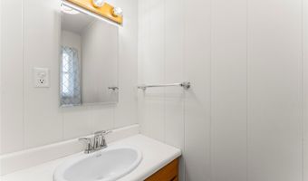 2915 Koali Rd C, Honolulu, HI 96826