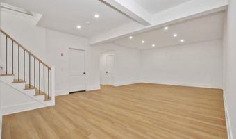 8 Fado Ln, Cos Cob, CT 06807