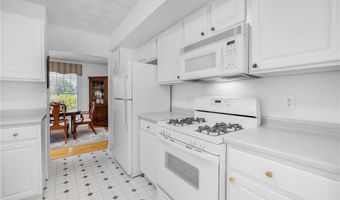 45 FOX Dr, Narragansett, RI 02882